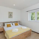 Gariful Sleeps 8 With Pool & Pet Friendly فيلة