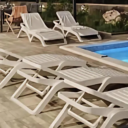 Villa Gariful Sleeps 8 With Pool & Pet Friendly