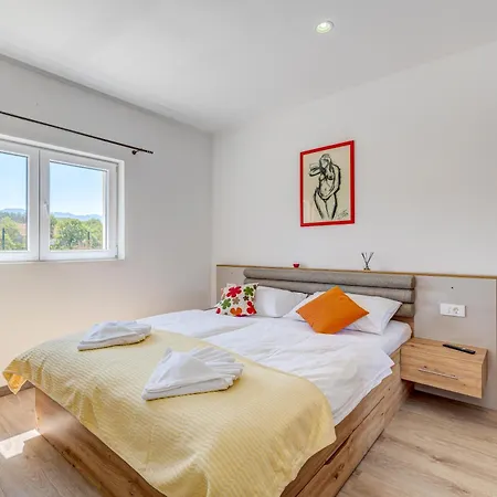 Gariful Sleeps 8 With Pool & Pet Friendly فيلة *
