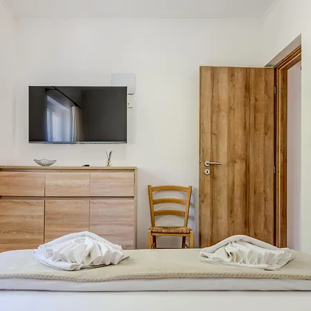 Gariful Sleeps 8 With Pool & Pet Friendly *