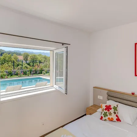 Gariful Sleeps 8 With Pool & Pet Friendly * Krstatice
