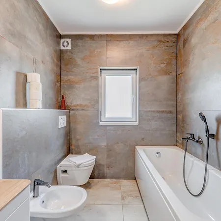 Villa Gariful Sleeps 8 With Pool & Pet Friendly *