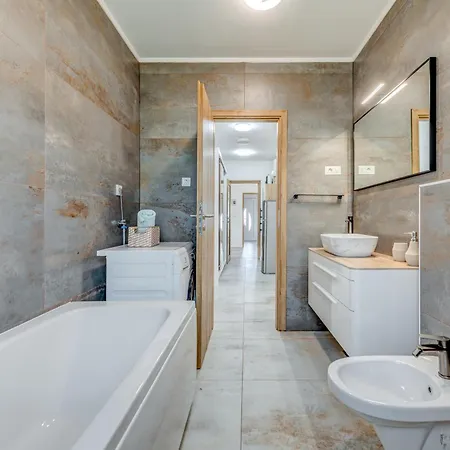 Gariful Sleeps 8 With Pool & Pet Friendly Villa Krstatice