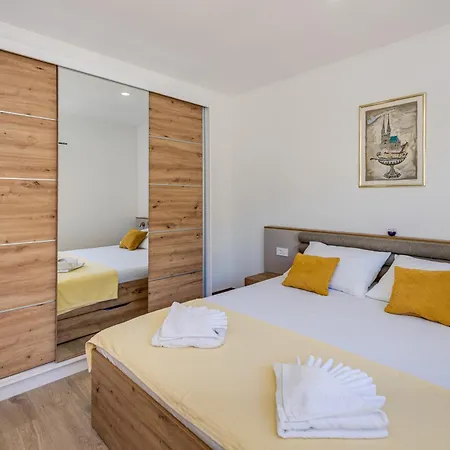 Villa Gariful Sleeps 8 With Pool & Pet Friendly *