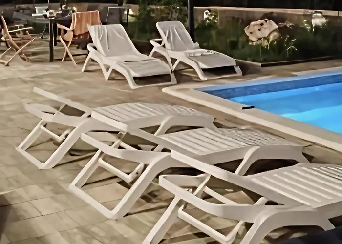 فيلة Gariful Sleeps 8 With Pool & Pet Friendly