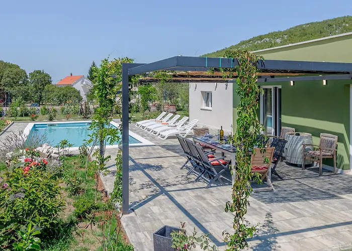 Gariful Sleeps 8 With Pool & Pet Friendly *