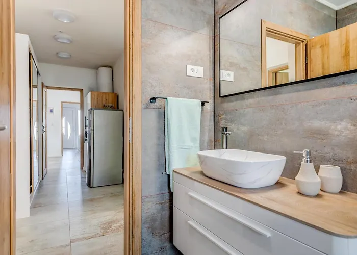 Gariful Sleeps 8 With Pool & Pet Friendly فيلة