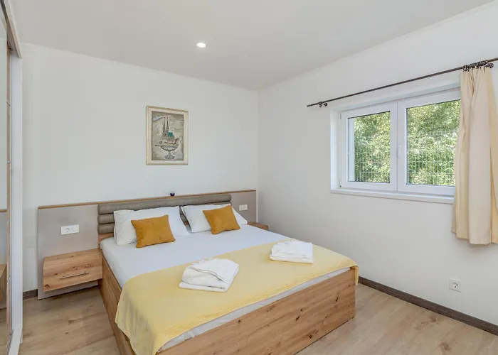 Gariful Sleeps 8 With Pool & Pet Friendly فيلة
