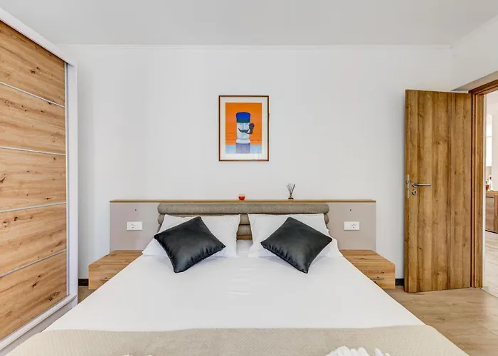 فيلة Gariful Sleeps 8 With Pool & Pet Friendly Krstatice