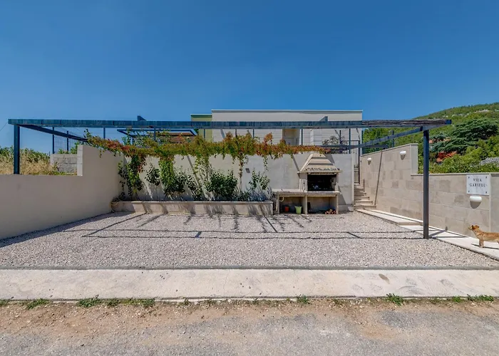 Gariful Sleeps 8 With Pool & Pet Friendly فيلة
