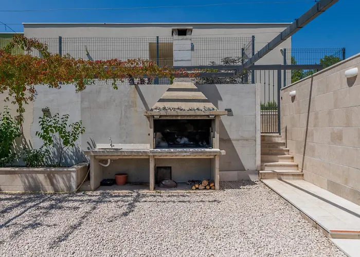 Gariful Sleeps 8 With Pool & Pet Friendly فيلة Krstatice