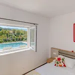 Gariful Sleeps 8 With Pool & Pet Friendly * Krstatice