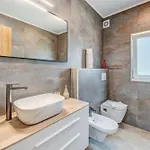 Gariful Sleeps 8 With Pool & Pet Friendly Villa