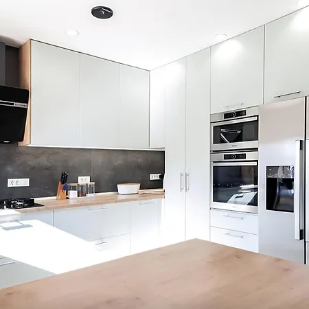 Gariful Sleeps 8 With Pool & Pet Friendly Villa Krstatice