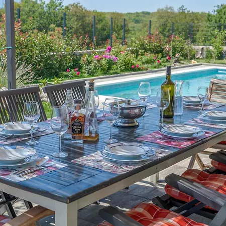 Villa Gariful Sleeps 8 With Pool & Pet Friendly Krstatice