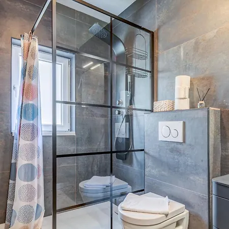 Gariful Sleeps 8 With Pool & Pet Friendly Villa *