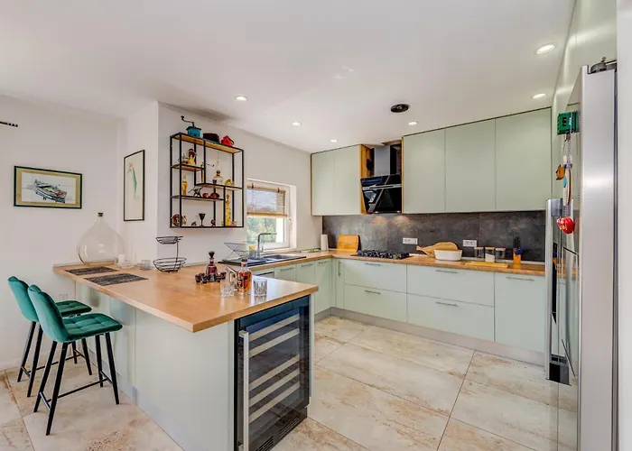 Gariful Sleeps 8 With Pool & Pet Friendly * Krstatice