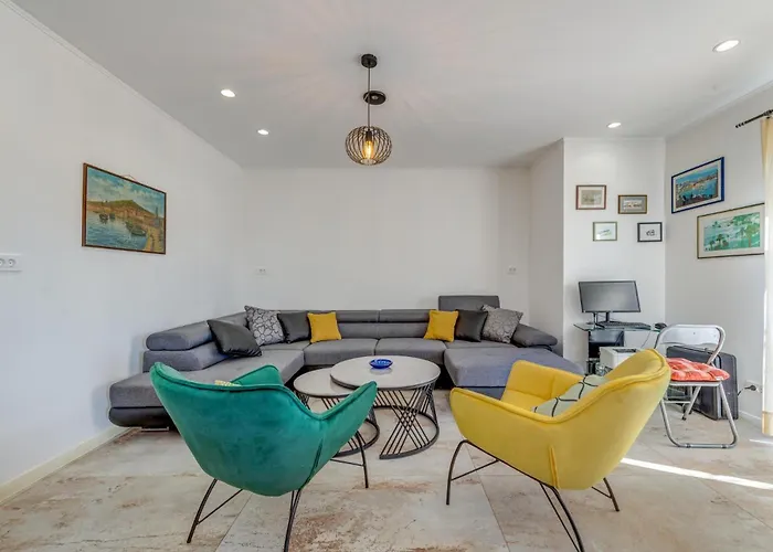 Gariful Sleeps 8 With Pool & Pet Friendly * Krstatice