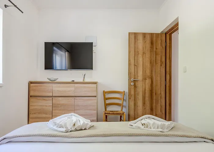Gariful Sleeps 8 With Pool & Pet Friendly *