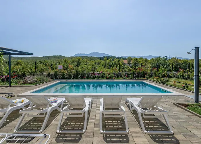 Vila Gariful Sleeps 8 With Pool & Pet Friendly *