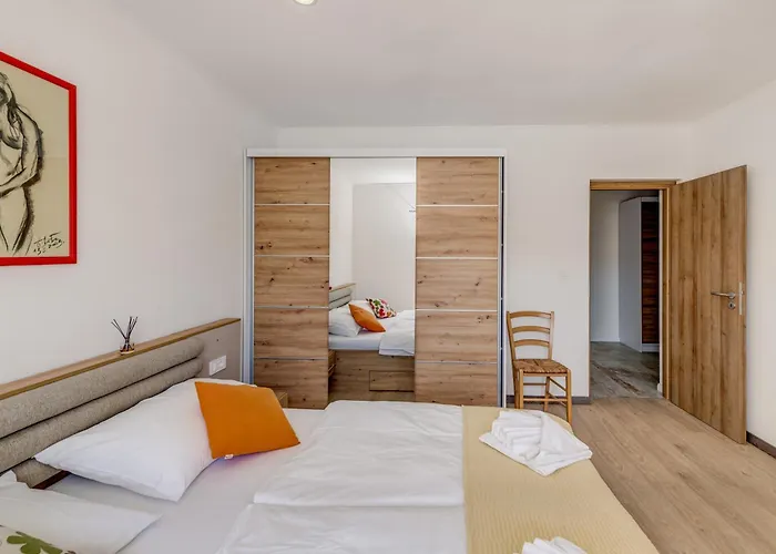Gariful Sleeps 8 With Pool & Pet Friendly Vila Krstatice