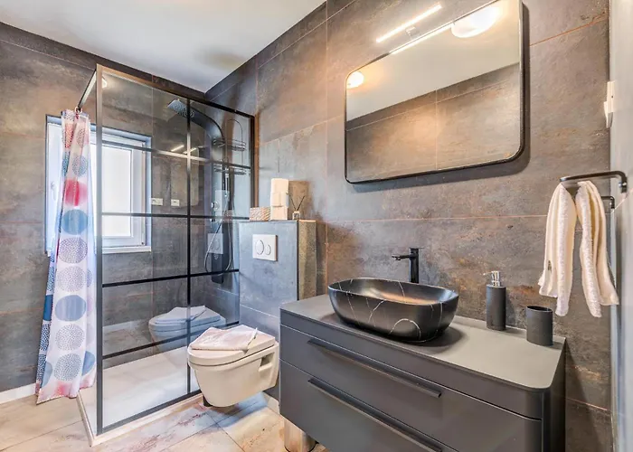 Gariful Sleeps 8 With Pool & Pet Friendly Krstatice