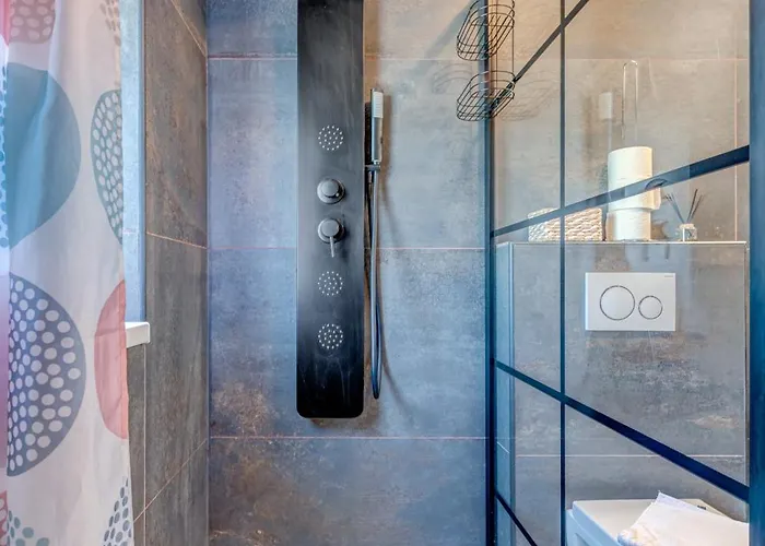 Gariful Sleeps 8 With Pool & Pet Friendly Vila *